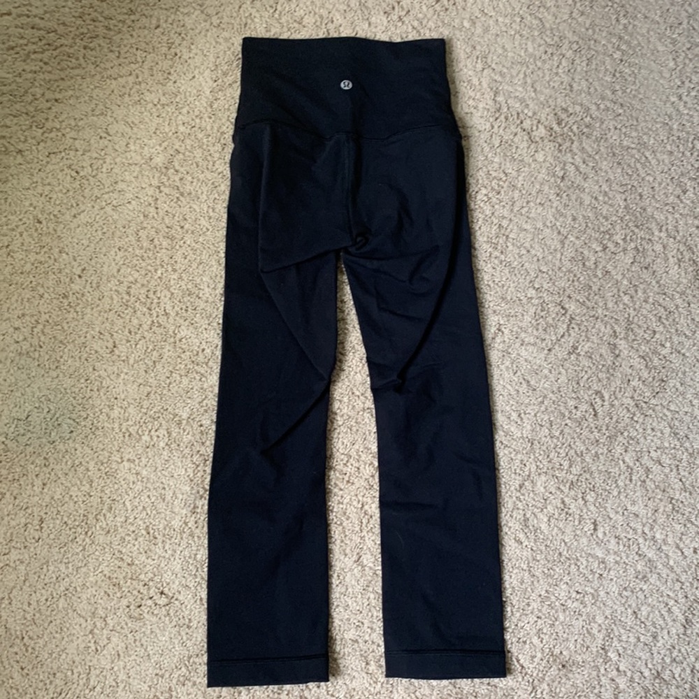 black lulu capris